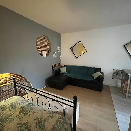 Grand Sur Cour Privative Apartment