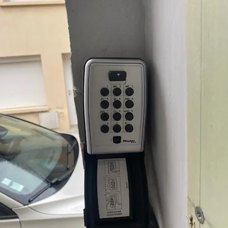 Apartment Grand Sur Cour Privative